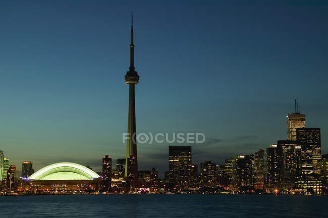 Skyline de Toronto por la noche - foto de stock