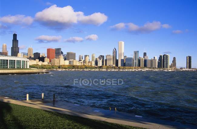 Chicagoer Skyline mit modernen Gebäuden — Stockfoto