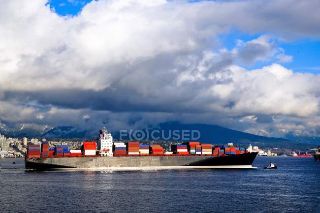 Buque de carga en Vancouver - foto de stock