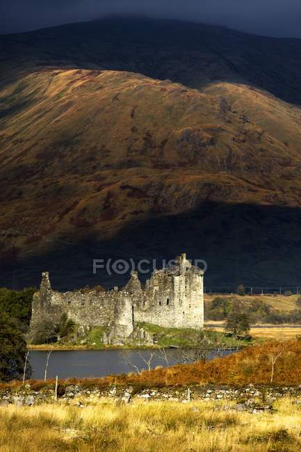 Castle on shore against water — Stock Photo