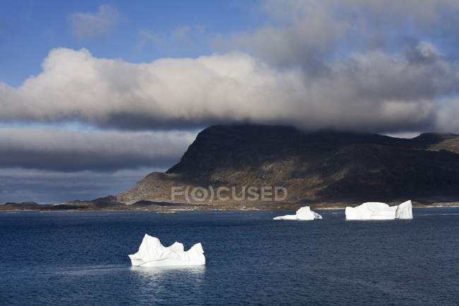 Icebergs na ilha de Qoornoq — Fotografia de Stock