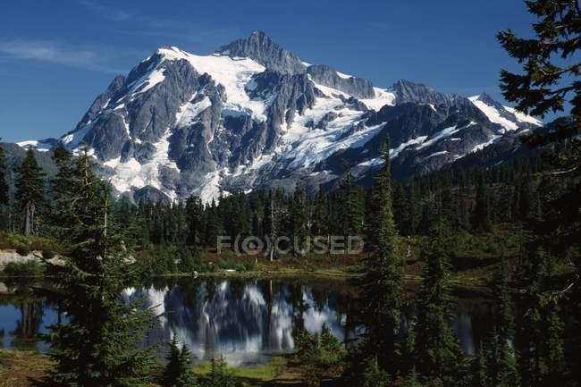 Mont Shuksan aux Cascades de Washington — Photo de stock