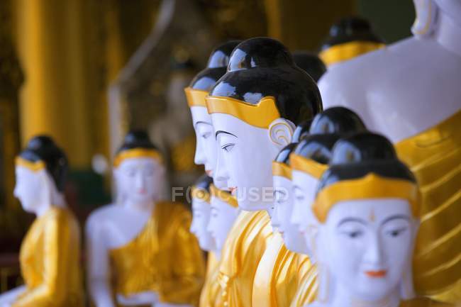 Budas em Shwedagon Pagoda — Fotografia de Stock
