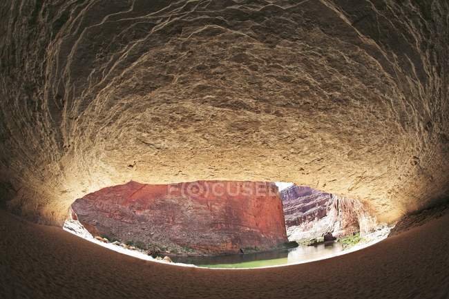 Пещера в Гранд-Каньон — стоковое фото