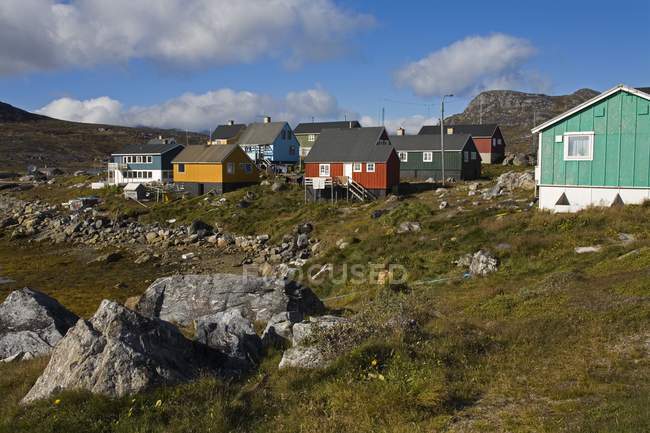 Maisons colorées sur les collines — Photo de stock