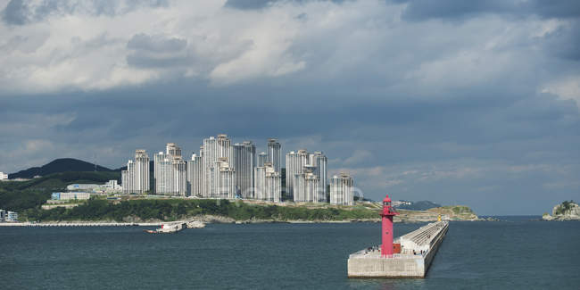 Міський порт і горизонт — стокове фото