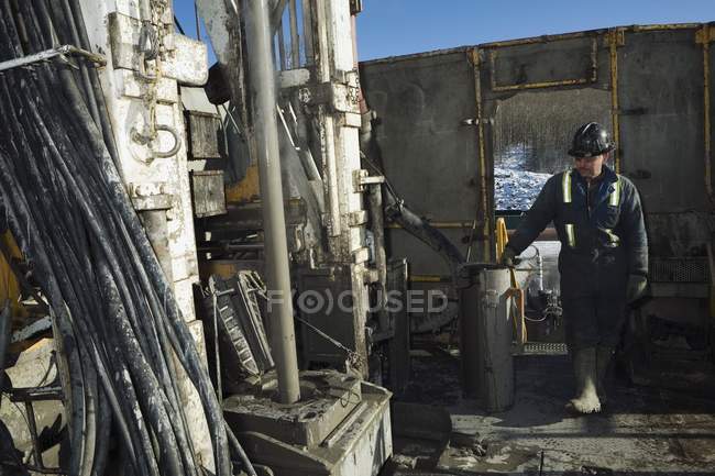 Rig Worker On Platform — Stock Photo
