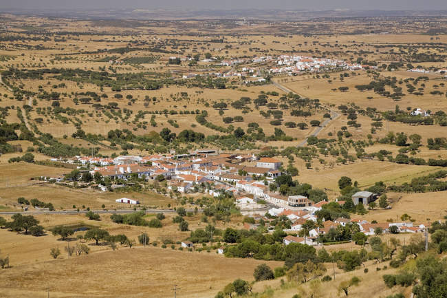 Вид с воздуха на деревни в долине — стоковое фото