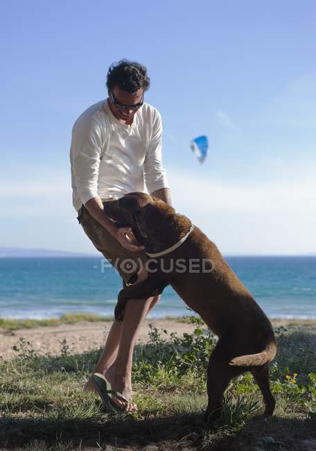 Homem e seu cão A — Fotografia de Stock