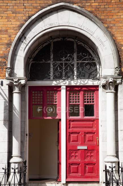 Дверний отвір старої будівлі — стокове фото