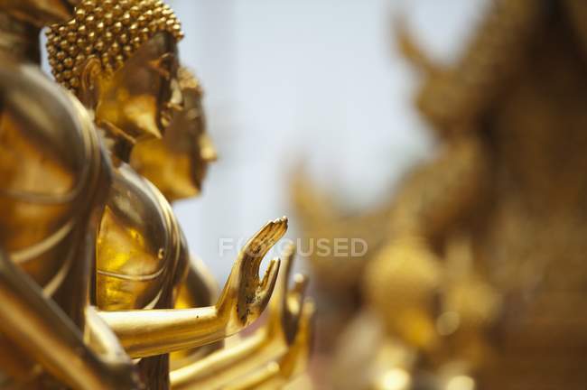 Le mani di Buddha distese — Foto stock