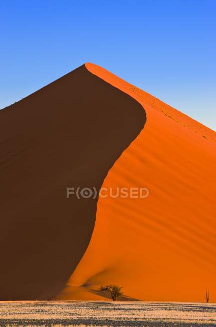 Песчаная дюна на открытом воздухе — стоковое фото