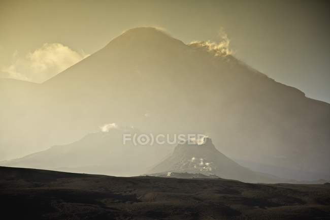Monte Etna; Sicilia, Italia - foto de stock