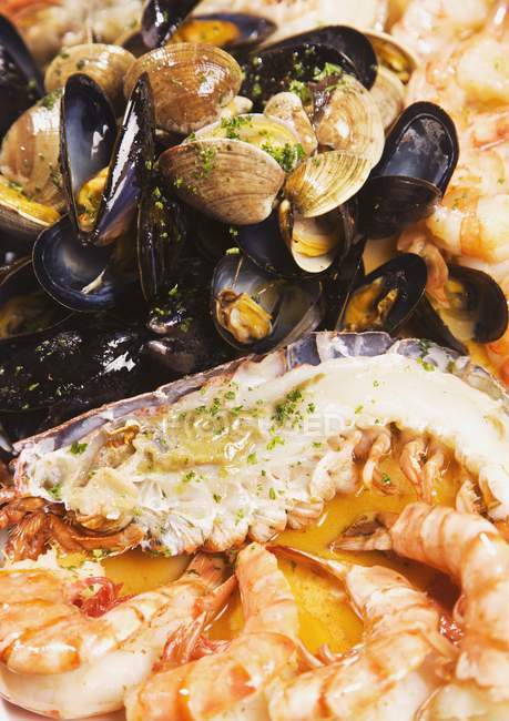 Assiette de fruits de mer aux crevettes — Photo de stock