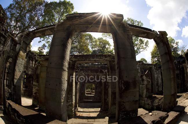 Ruinas del Templo en la Ciudad Antigua - foto de stock
