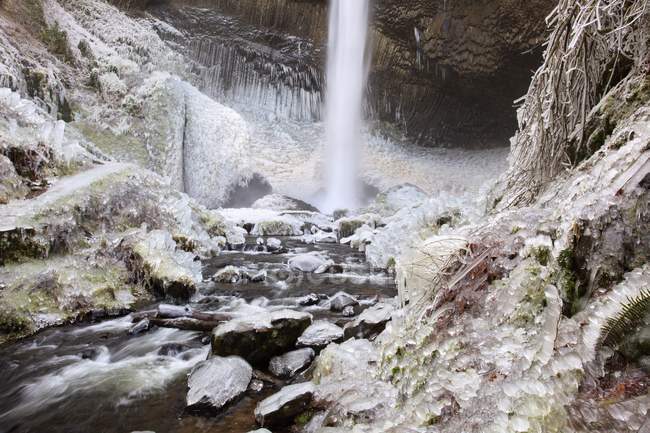 Tempesta di ghiaccio invernale dalle cascate Latourell — Foto stock