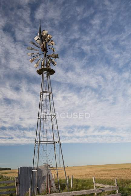 Ancien moulin à vent — Photo de stock