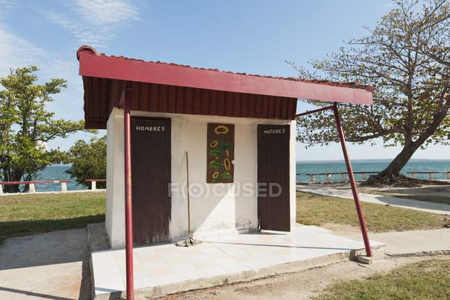 Blocco servizi igienici a Punta Gorda — Foto stock