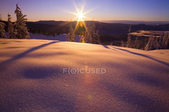 Declive da montanha com neve — Fotografia de Stock