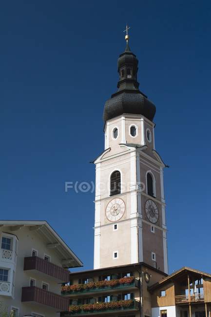 Башня церковных часов — стоковое фото