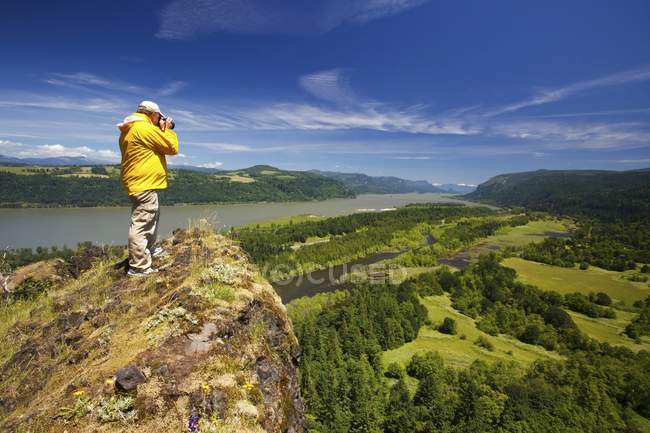 Hiker Taking Pictures — Stock Photo