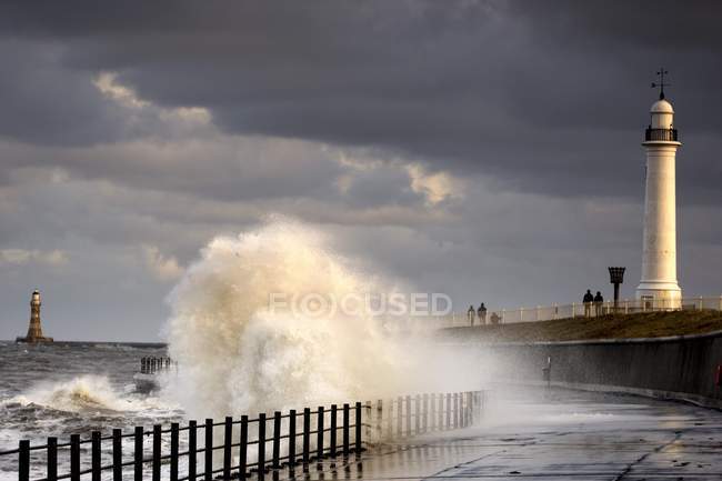 Waves Crashing, Sunderland — Stock Photo