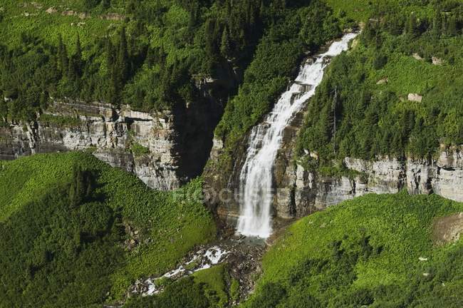 Large Waterfall Flows — Stock Photo