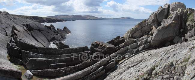 Formação de rochas costeiras — Fotografia de Stock