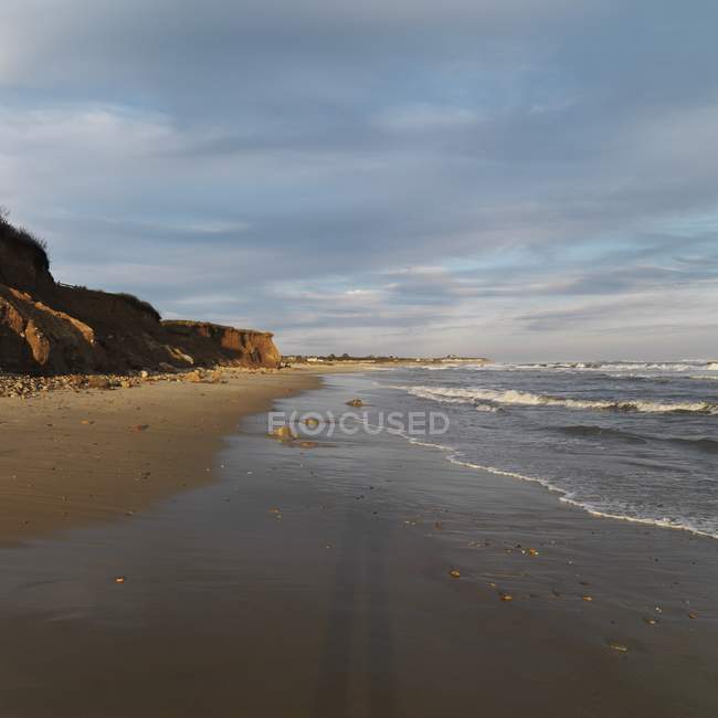 Пляж и океан — стоковое фото