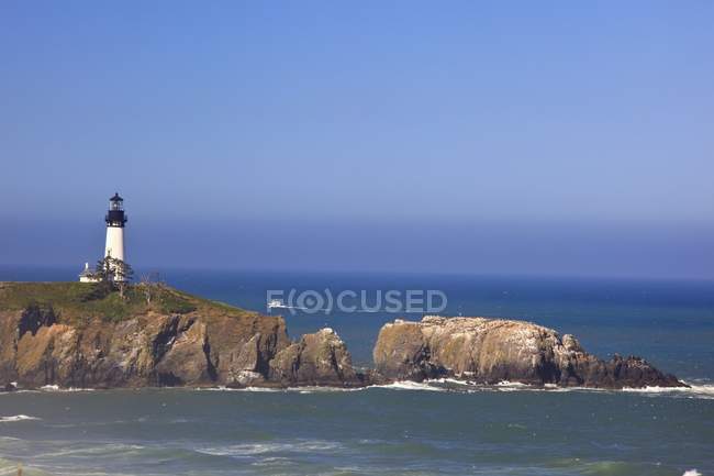 Yaquina Head Lighthouse On Coast — Stock Photo