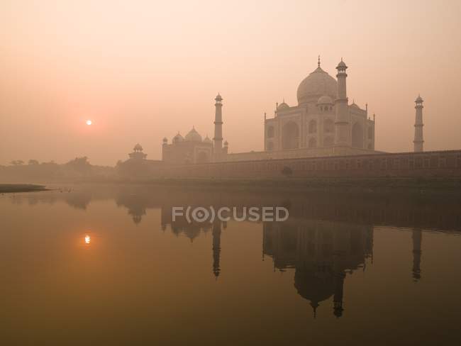 Taj Mahal at dusk — Stock Photo
