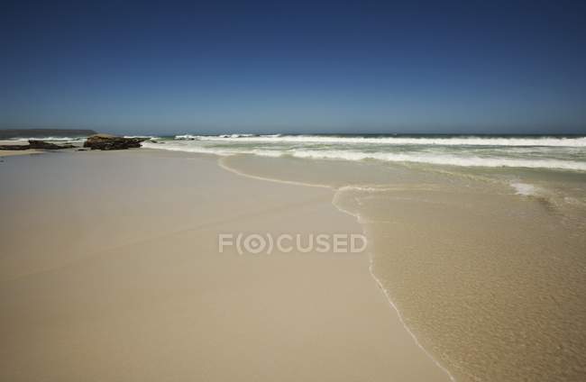 Пляж з спокійна вода, Південно-Африканська Республіка — стокове фото