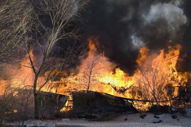 Fienile in fiamme in Canada — Foto stock