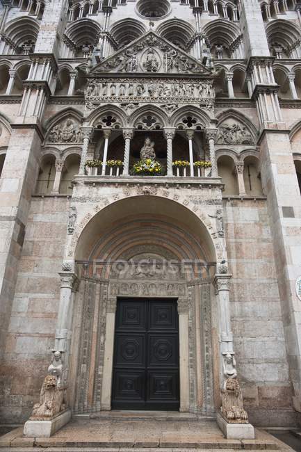 Catedral românica na Itália — Fotografia de Stock