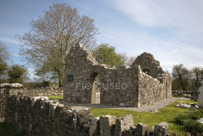 Ruinas de la iglesia en Irlanda — Stock Photo