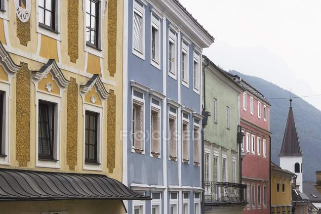 Edificios coloridos durante el día - foto de stock