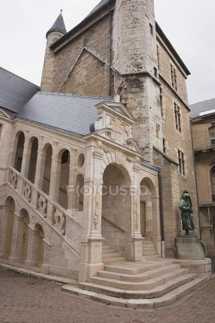 Edificio storico con torre — Foto stock