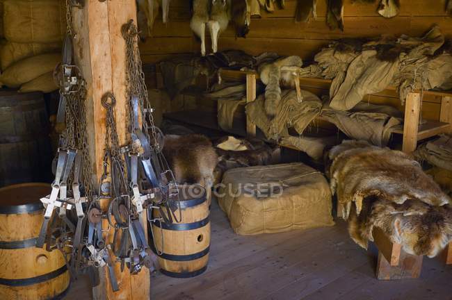 Equipamento de captura e peles, Fort Edmonton, Alberta, Canadá — Fotografia de Stock