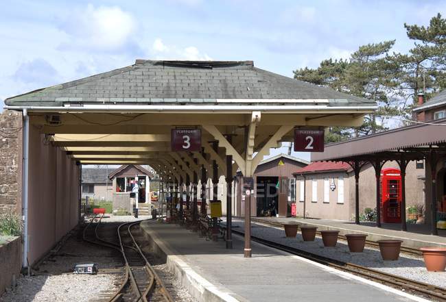 Железнодорожный вокзал без поездов — стоковое фото