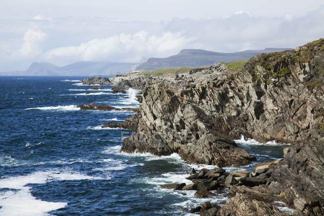 Côte rocheuse, île Achill — Photo de stock