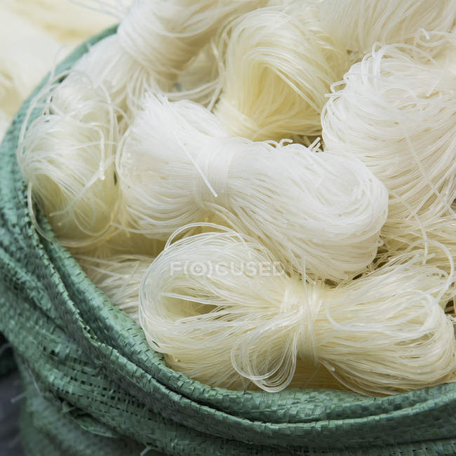 Pezzi avvolti di corda bianca — Foto stock