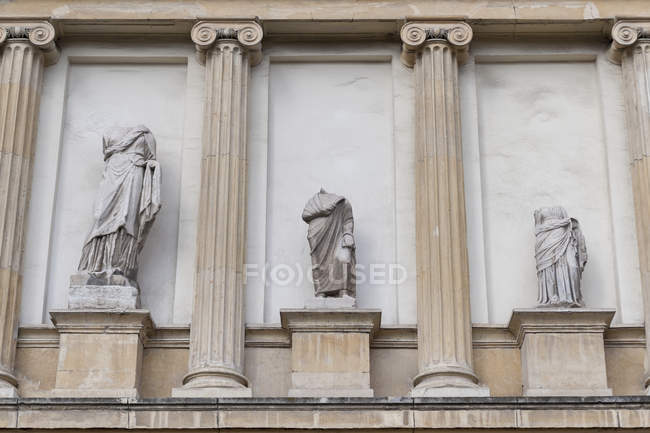 Statues on pedestals, Istanbul — Stock Photo