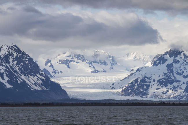 Glaciar sheridan y montañas chugach - foto de stock