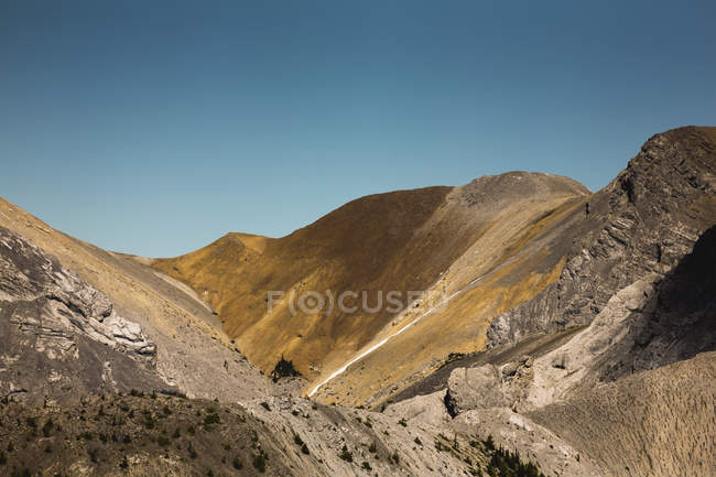 Red and orange scree slopes in rocky mountains — Stock Photo