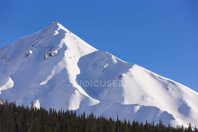 Snow covered mountain — Stock Photo