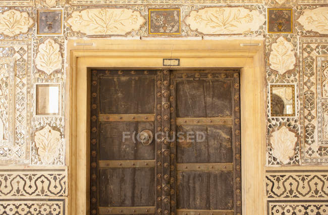 Wooden Door With Rivets — Stock Photo