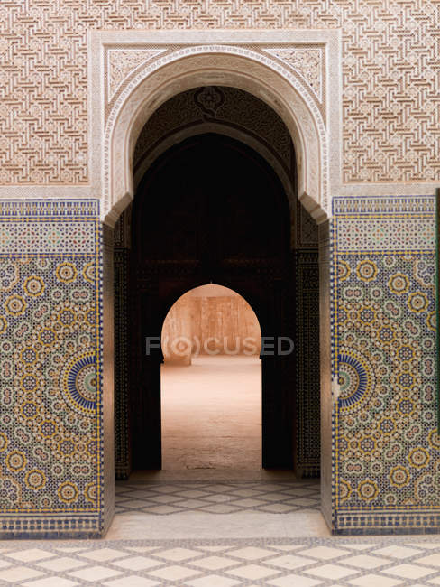 Дверний проріз у формі замкової щілини — стокове фото