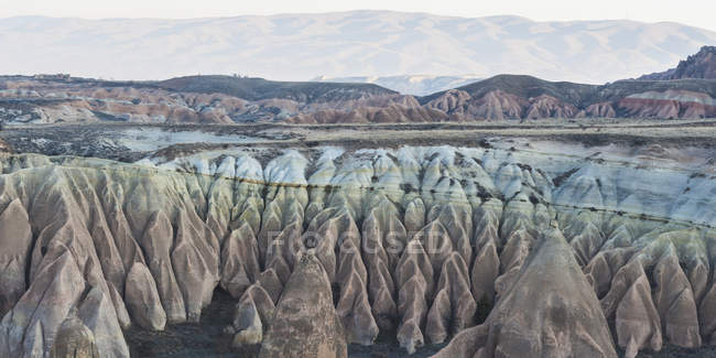 Formazioni rocciose con cime — Foto stock