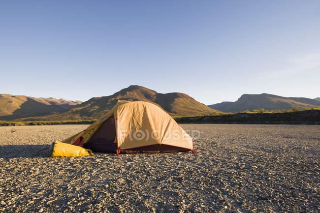 Tent and mountains of brooks — Stock Photo