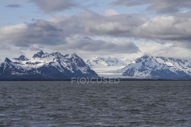 Sheridan glacier and the chugach mountains — Stock Photo